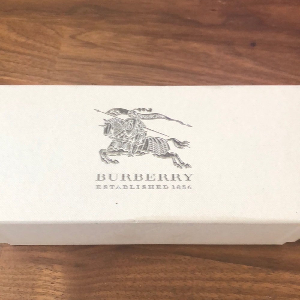 Burberry sunglass Case